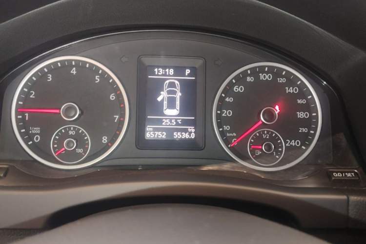 Used Volkswagen Tiguan 2016 280TSI Automatic Two-Wheel-Drive Silk Road Style Edition Instrument Cluster