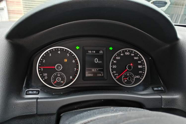 Used Volkswagen Tiguan 2016 280TSI Automatic Two-Wheel-Drive Silk Road Style Edition Instrument Cluster