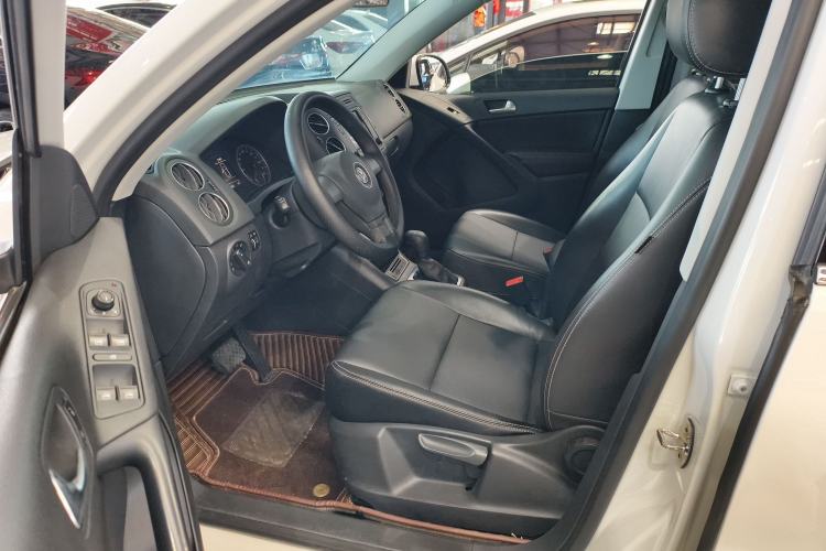 Used Volkswagen Tiguan 2016 280TSI Automatic Two-Wheel-Drive Silk Road Style Edition Interior 1