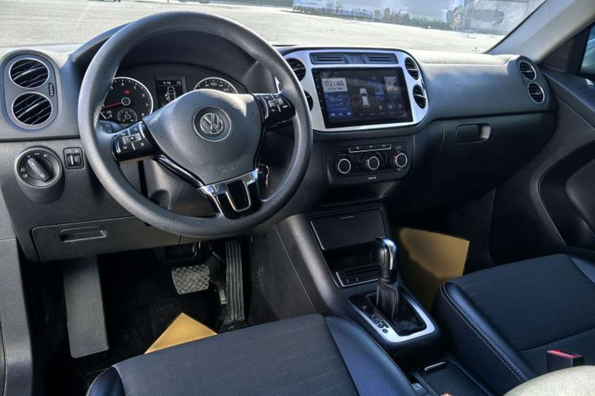 Used Volkswagen Tiguan 2016 280TSI Automatic Two-Wheel-Drive Silk Road Style Edition Interior 1