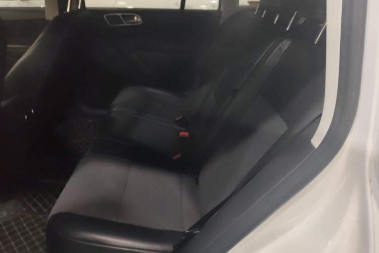 Used Volkswagen Tiguan 2016 280TSI Automatic Two-Wheel-Drive Silk Road Style Edition Interior 1