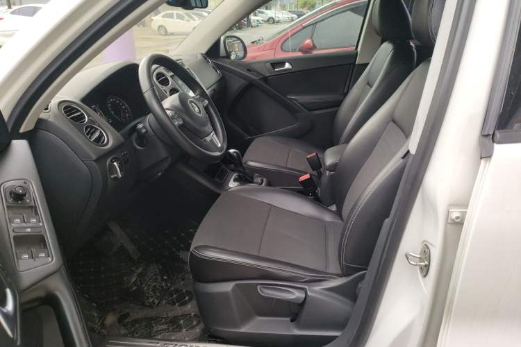Used Volkswagen Tiguan 2016 280TSI Automatic Two-Wheel-Drive Silk Road Style Edition Interior 1