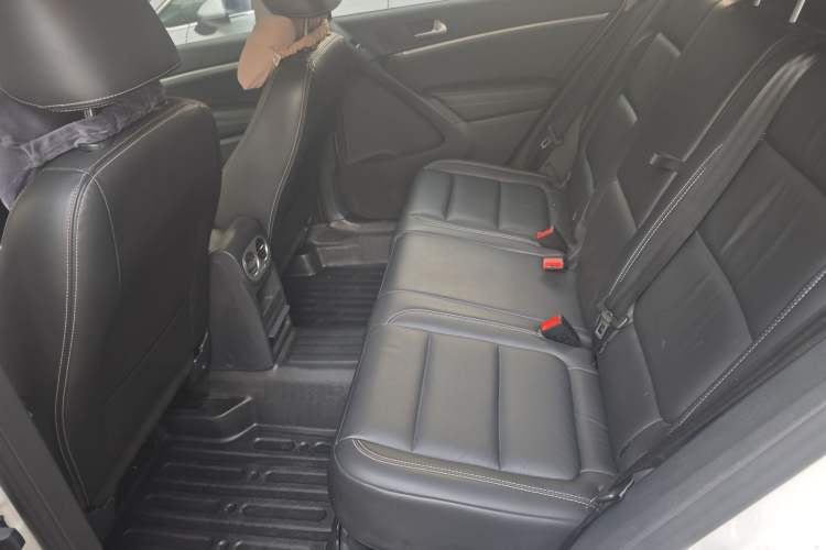 Used Volkswagen Tiguan 2016 280TSI Automatic Two-Wheel Drive Silk Road Comfort Edition Interior 10
