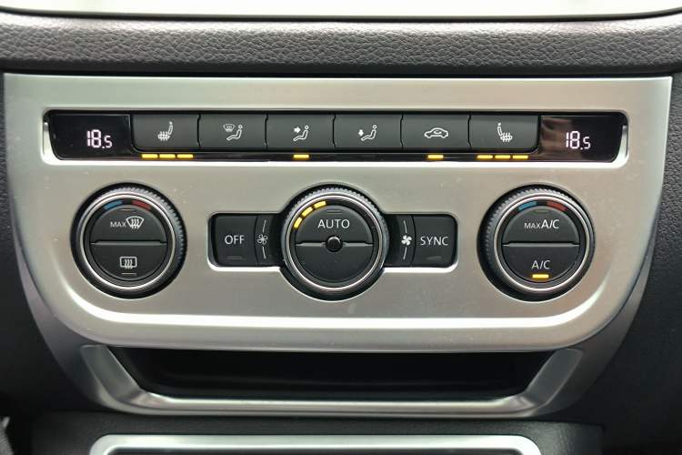 Used Volkswagen Tiguan 2016 300TSI Automatic Two-Wheel Drive Luxury Edition Interior 10