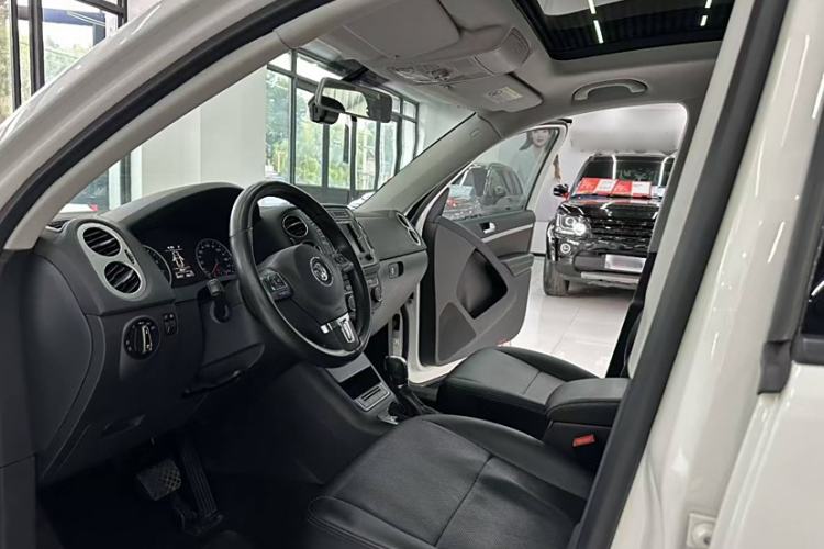 Used Volkswagen Tiguan 2016 300TSI Automatic All-Wheel Drive Fashion Vision Edition Interior 2
