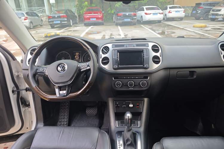 Used Volkswagen Tiguan 2016 280TSI Automatic Two-Wheel Drive Silk Road Comfort Edition Interior 2