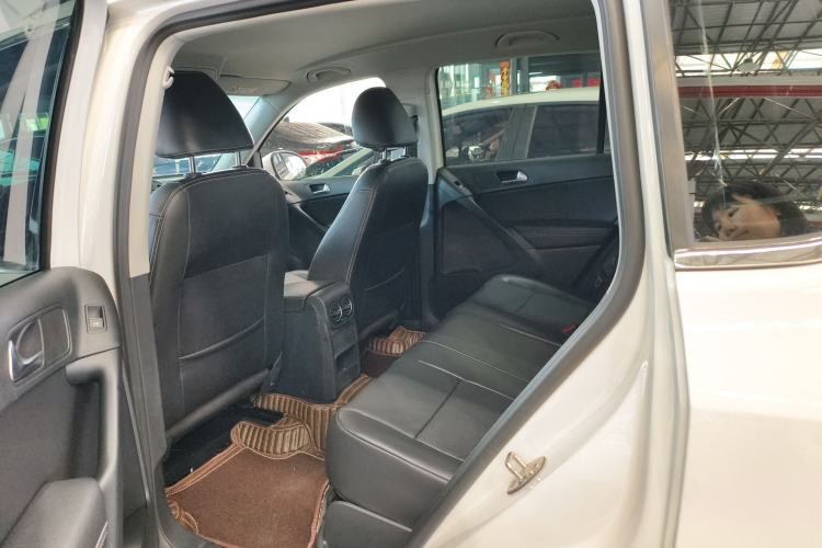 Used Volkswagen Tiguan 2016 280TSI Automatic Two-Wheel-Drive Silk Road Style Edition Interior 2