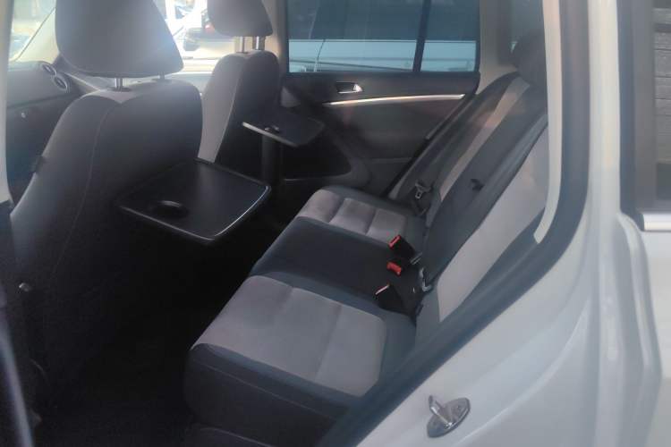 Used Volkswagen Tiguan 2016 2.0 TSI Four-Wheel Drive Standard Version Interior 2