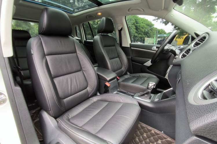 Used Volkswagen Tiguan 2016 300TSI Automatic Two-Wheel Drive Luxury Edition Interior 2