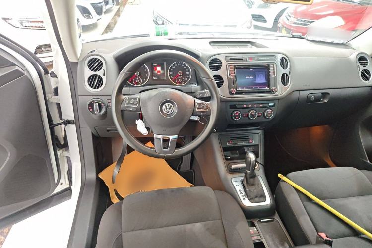Used Volkswagen Tiguan 2016 2.0 TSI Four-Wheel Drive Standard Version Interior 2