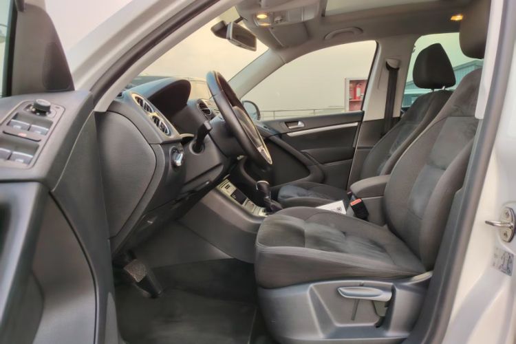Used Volkswagen Tiguan 2016 2.0 TSI Four-Wheel Drive Standard Version Interior 2