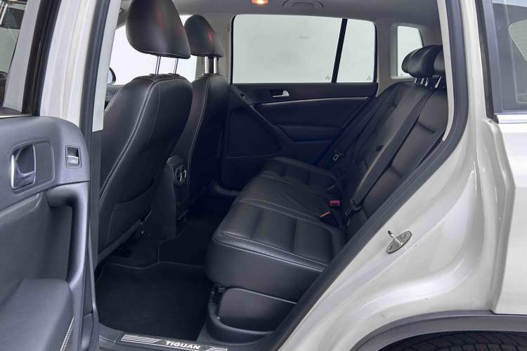 Used Volkswagen Tiguan 2016 300TSI Automatic Two-Wheel Drive Luxury Edition Interior 2