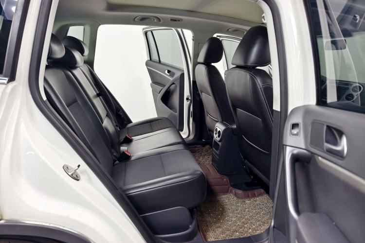 Used Volkswagen Tiguan 2016 300TSI Automatic All-Wheel Drive Fashion Vision Edition Interior 2