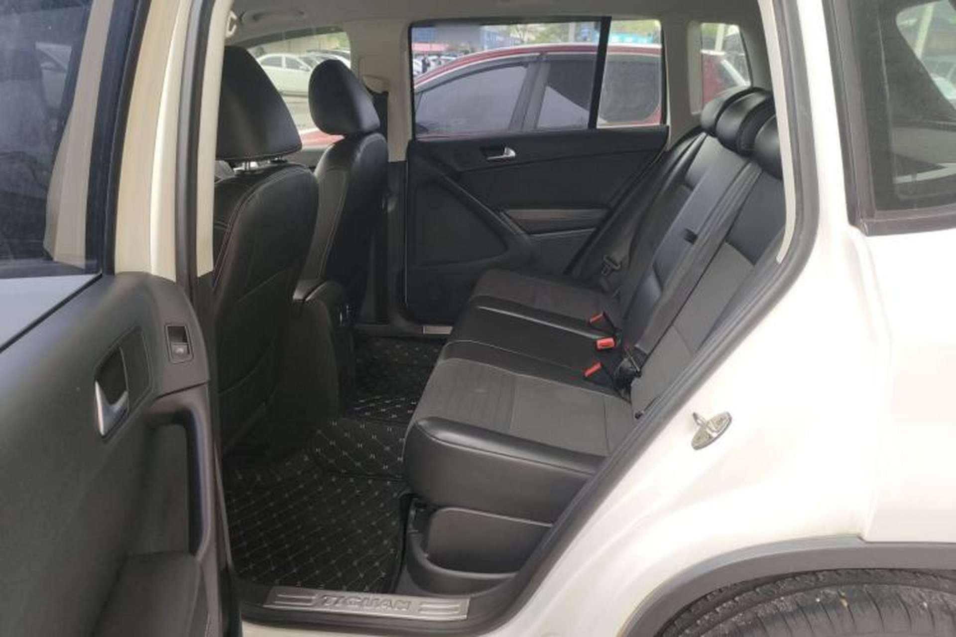 Used Volkswagen Tiguan 2016 280TSI Automatic Two-Wheel-Drive Silk Road Style Edition Interior 2