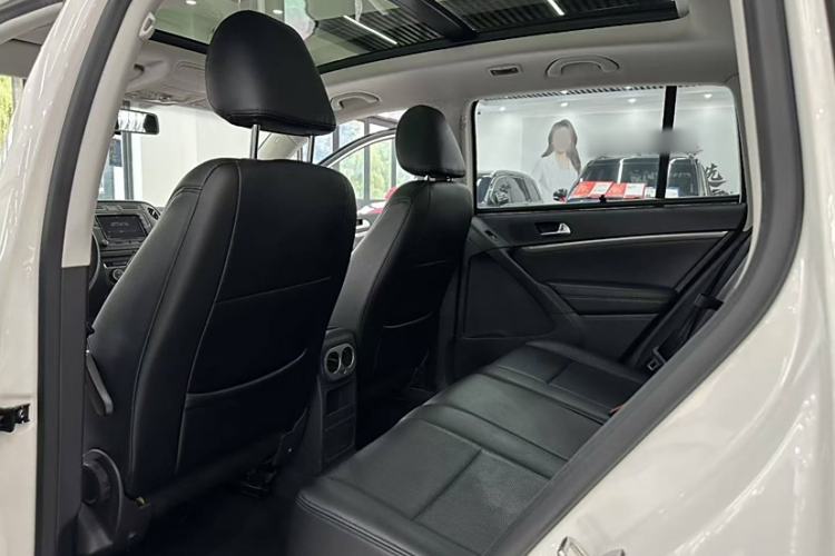 Used Volkswagen Tiguan 2016 300TSI Automatic All-Wheel Drive Fashion Vision Edition Interior 3
