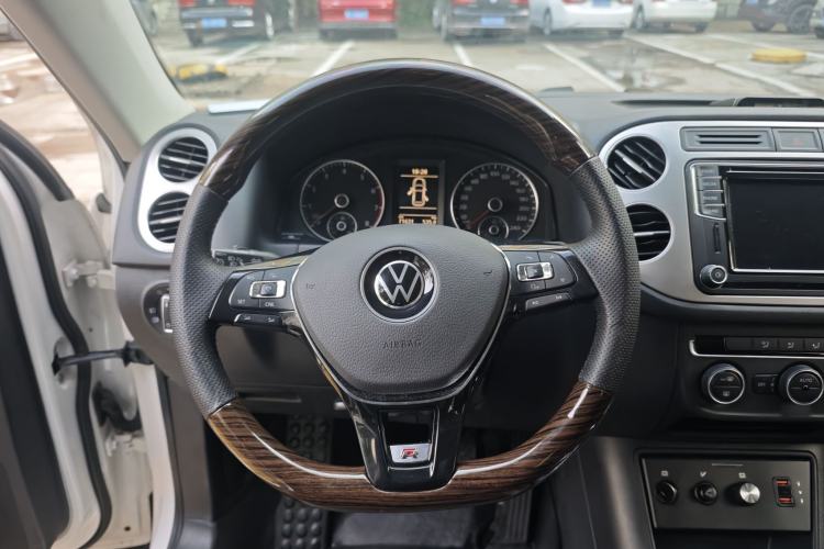Used Volkswagen Tiguan 2016 280TSI Automatic Two-Wheel Drive Silk Road Comfort Edition Interior 3