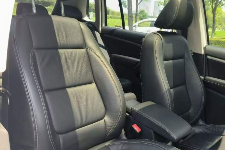 Used Volkswagen Tiguan 2016 280TSI Automatic Two-Wheel Drive Silk Road Comfort Edition Interior 3