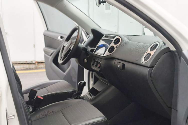Used Volkswagen Tiguan 2016 300TSI Automatic Two-Wheel Drive Trend Edition Interior 3