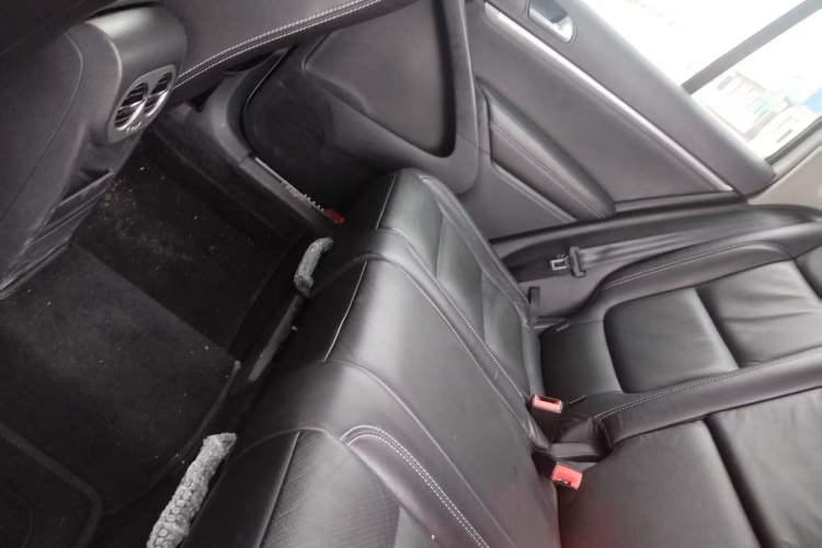 Used Volkswagen Tiguan 2016 300TSI Automatic Two-Wheel Drive Luxury Edition Interior 3
