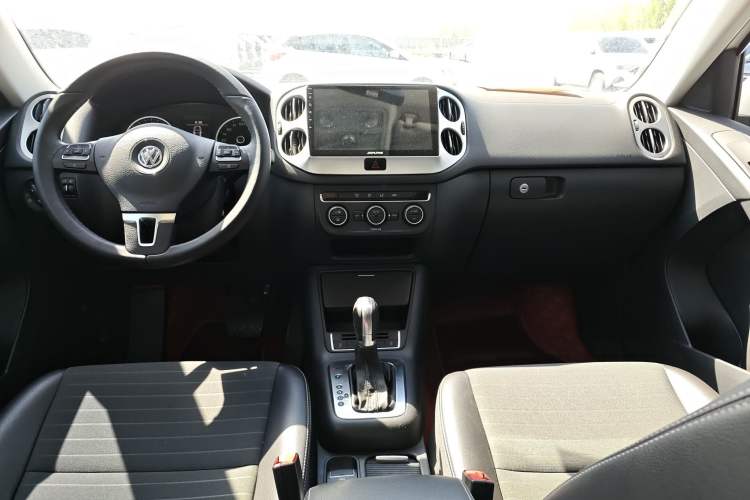 Used Volkswagen Tiguan 2016 300TSI Automatic All-Wheel Drive Fashion Vision Edition Interior 3