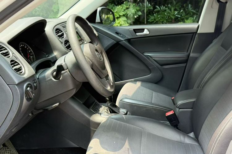 Used Volkswagen Tiguan 2016 280TSI Automatic Two-Wheel-Drive Silk Road Style Edition Interior 3