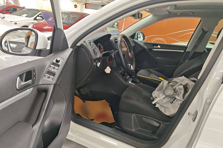 Used Volkswagen Tiguan 2016 2.0 TSI Four-Wheel Drive Standard Version Interior 3