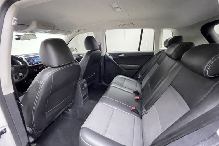 Used Volkswagen Tiguan 2016 280TSI Automatic Two-Wheel-Drive Silk Road Style Edition Interior 3