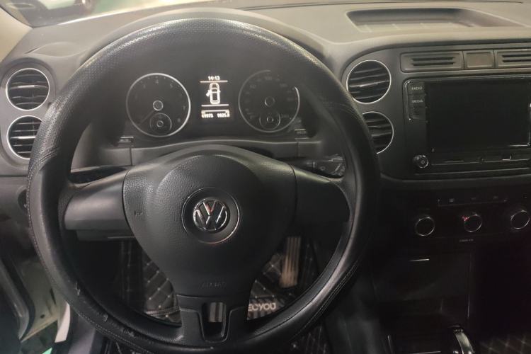 Used Volkswagen Tiguan 2016 280TSI Automatic Two-Wheel-Drive Silk Road Style Edition Interior 3