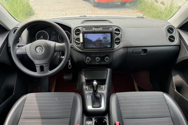 Used Volkswagen Tiguan 2016 280TSI Automatic Two-Wheel-Drive Silk Road Style Edition Interior 3