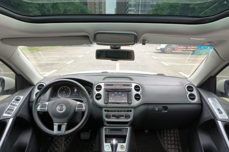 Used Volkswagen Tiguan 2016 300TSI Automatic Two-Wheel Drive Luxury Edition Interior 4