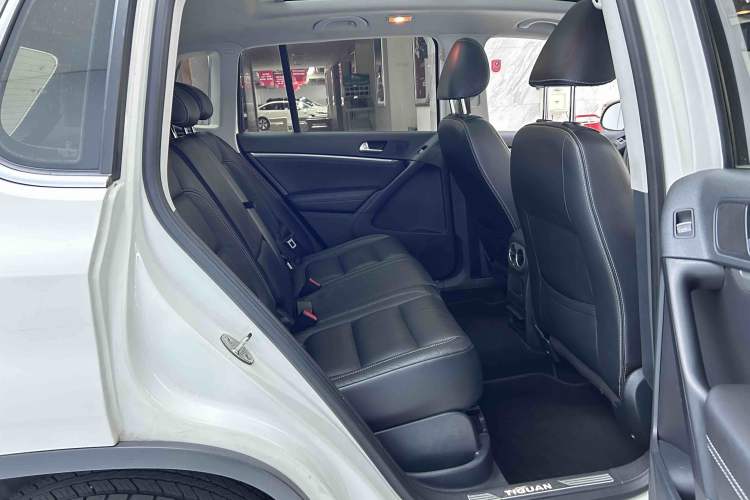 Used Volkswagen Tiguan 2016 300TSI Automatic Two-Wheel Drive Luxury Edition Interior 4