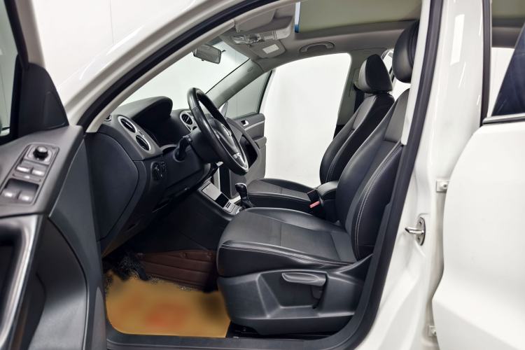 Used Volkswagen Tiguan 2016 300TSI Automatic All-Wheel Drive Fashion Vision Edition Interior 4