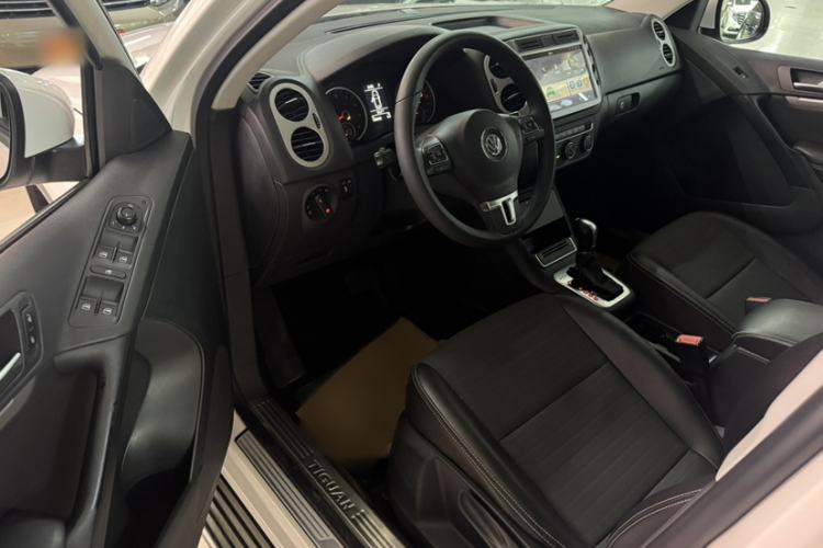 Used Volkswagen Tiguan 2016 300TSI Automatic All-Wheel Drive Fashion Vision Edition Interior 4