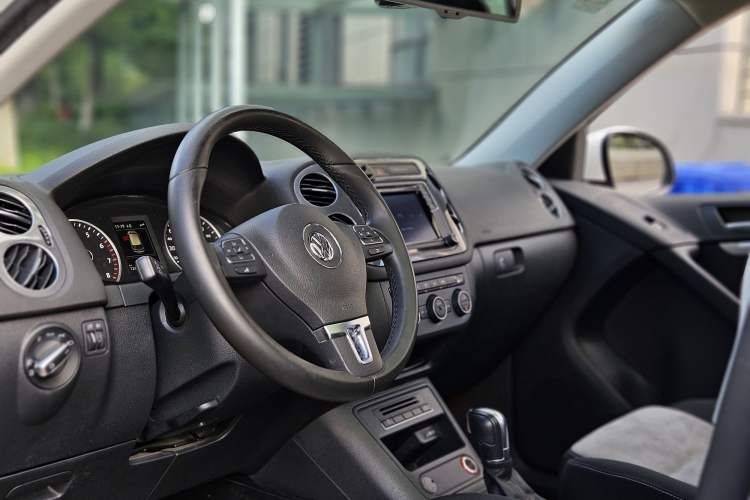 Used Volkswagen Tiguan 2016 2.0 TSI Four-Wheel Drive Standard Version Interior 5