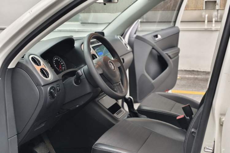 Used Volkswagen Tiguan 2016 300TSI Automatic Two-Wheel Drive Trend Edition Interior 5
