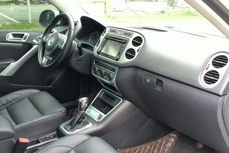 Used Volkswagen Tiguan 2016 300TSI Automatic Two-Wheel Drive Luxury Edition Interior 5