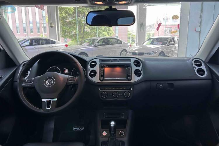 Used Volkswagen Tiguan 2016 300TSI Automatic Two-Wheel Drive Luxury Edition Interior 5