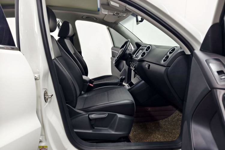 Used Volkswagen Tiguan 2016 300TSI Automatic All-Wheel Drive Fashion Vision Edition Interior 5