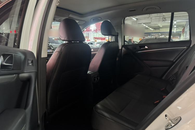 Used Volkswagen Tiguan 2016 300TSI Automatic All-Wheel Drive Fashion Vision Edition Interior 5
