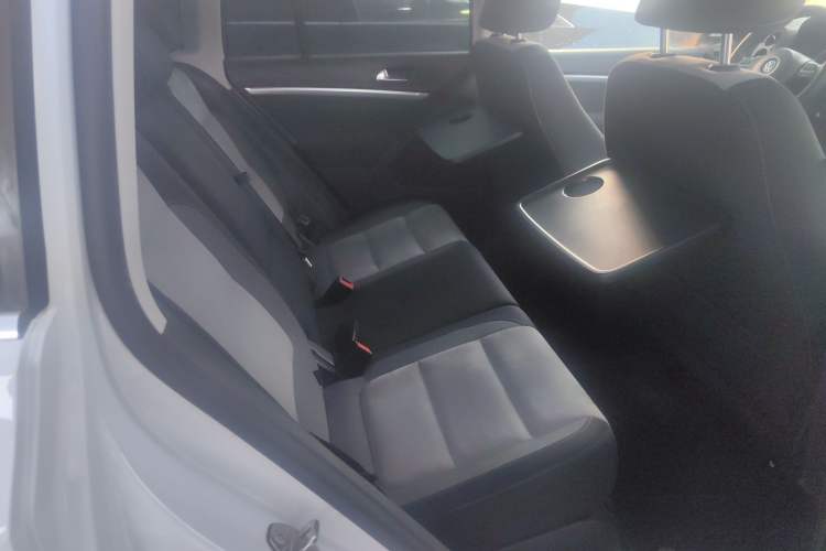 Used Volkswagen Tiguan 2016 2.0 TSI Four-Wheel Drive Standard Version Interior 6