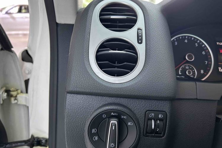Used Volkswagen Tiguan 2016 300TSI Automatic Two-Wheel Drive Luxury Edition Interior 6
