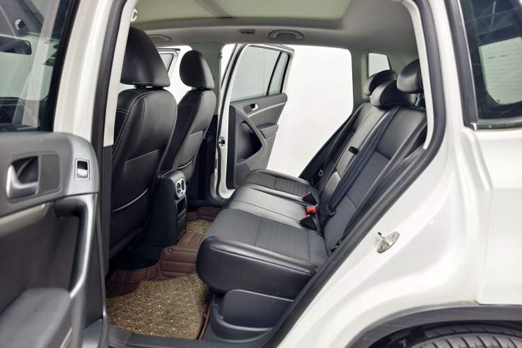 Used Volkswagen Tiguan 2016 300TSI Automatic All-Wheel Drive Fashion Vision Edition Interior 6