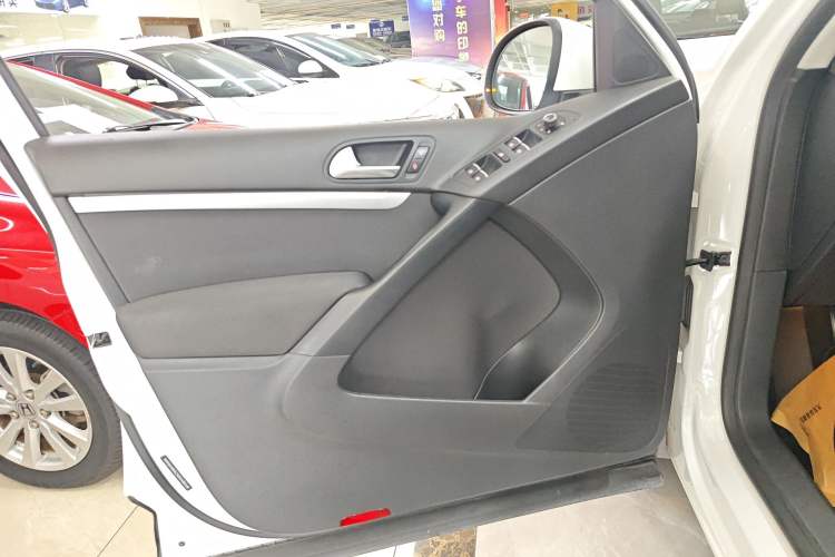 Used Volkswagen Tiguan 2016 2.0 TSI Four-Wheel Drive Standard Version Interior 7