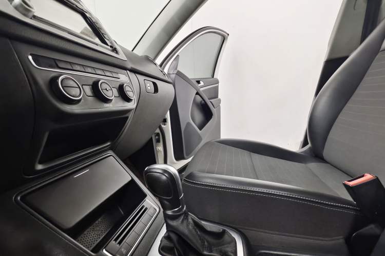 Used Volkswagen Tiguan 2016 300TSI Automatic All-Wheel Drive Fashion Vision Edition Interior 7