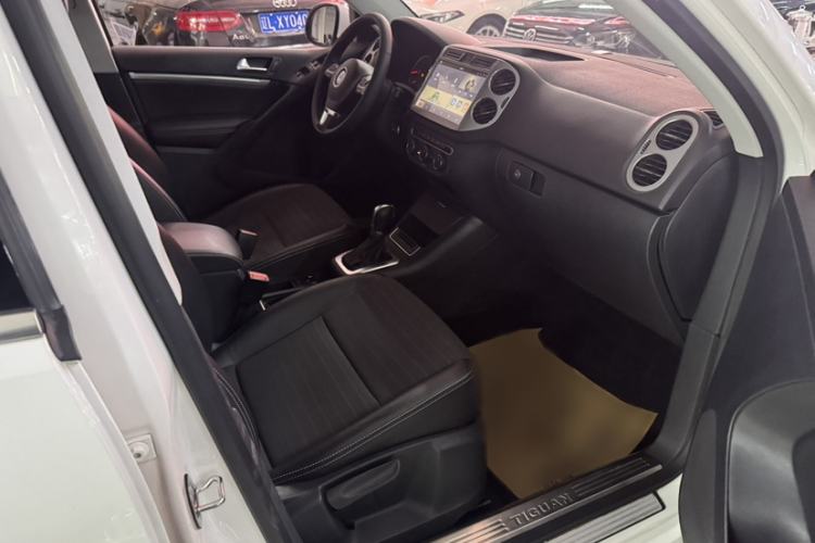 Used Volkswagen Tiguan 2016 300TSI Automatic All-Wheel Drive Fashion Vision Edition Interior 7