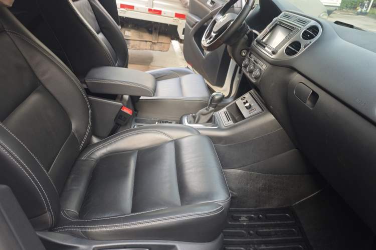 Used Volkswagen Tiguan 2016 280TSI Automatic Two-Wheel Drive Silk Road Comfort Edition Interior 8