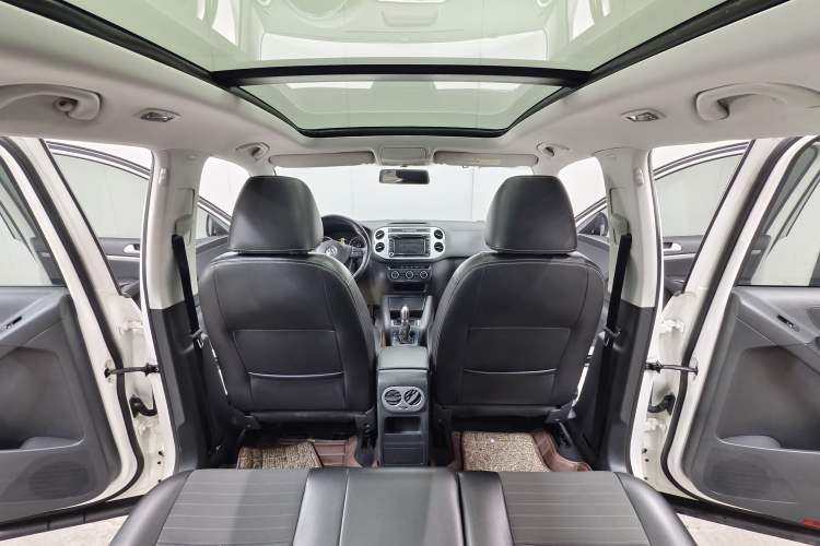 Used Volkswagen Tiguan 2016 300TSI Automatic All-Wheel Drive Fashion Vision Edition Interior 8