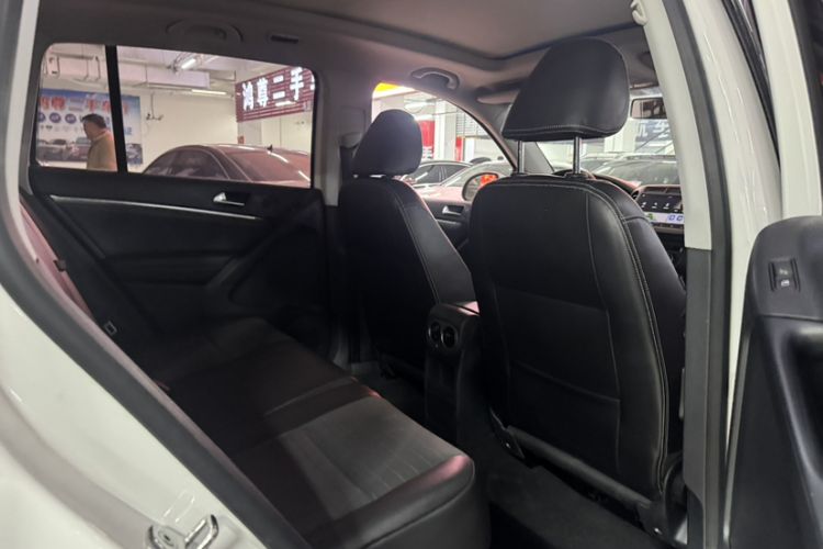 Used Volkswagen Tiguan 2016 300TSI Automatic All-Wheel Drive Fashion Vision Edition Interior 8