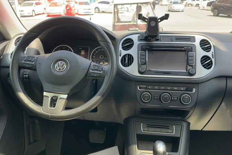 Used Volkswagen Tiguan 2016 300TSI Automatic Two-Wheel Drive Luxury Edition Interior 9