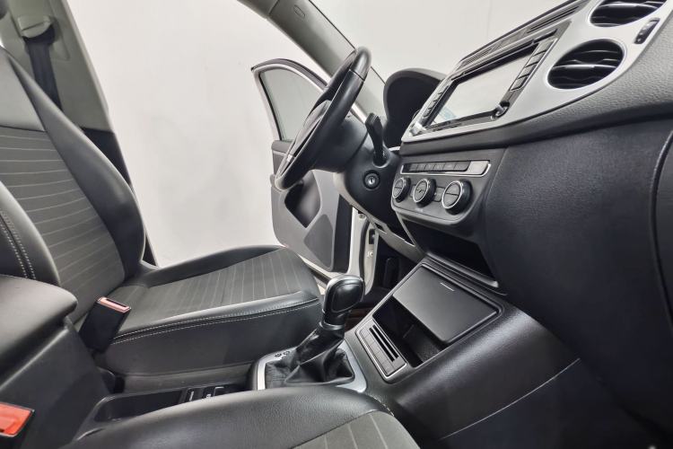 Used Volkswagen Tiguan 2016 300TSI Automatic All-Wheel Drive Fashion Vision Edition Interior 9